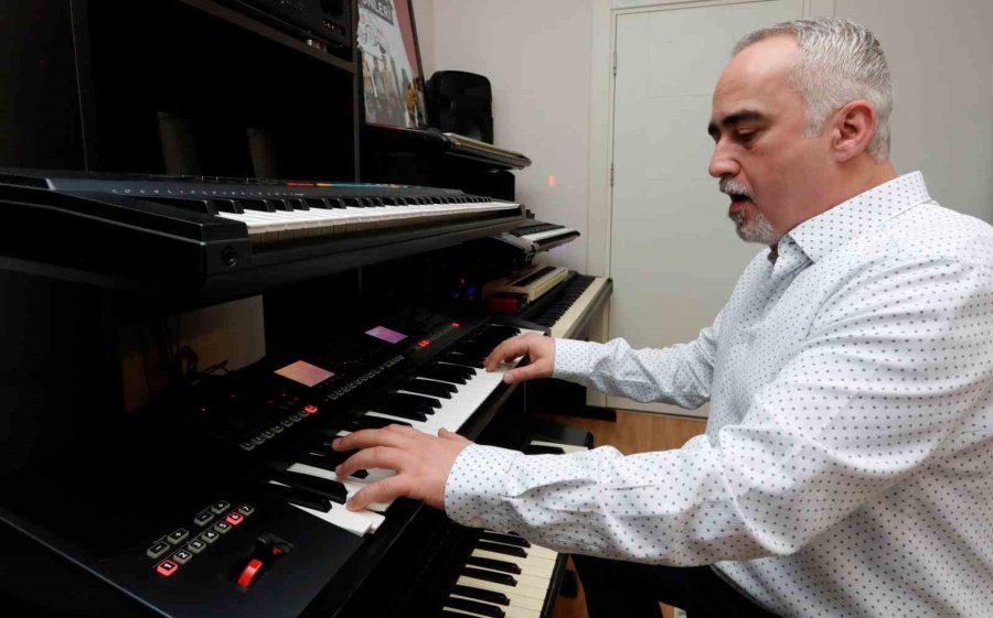 40 Yıllık Müzik Aşkını, Nostaljik Müzik Klavyeleri İle Taçlandırdı