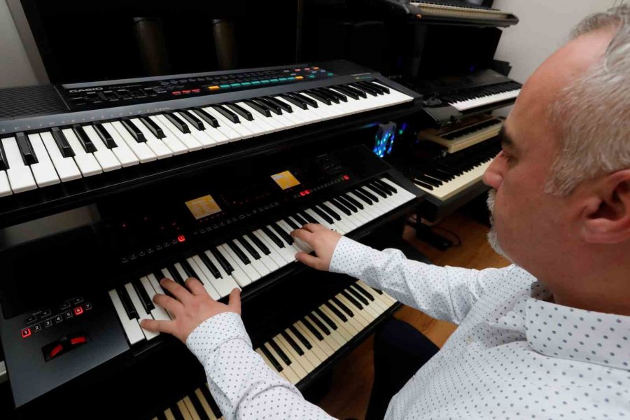 40 Yıllık Müzik Aşkını, Nostaljik Müzik Klavyeleri İle Taçlandırdı