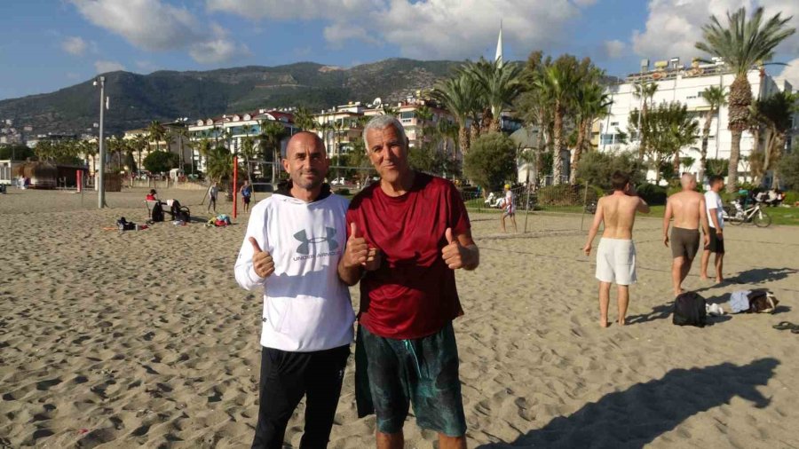 Alanya’da Sıcaklıklar 20 Derecenin Üzerine Çıktı, Plajlar Doldu