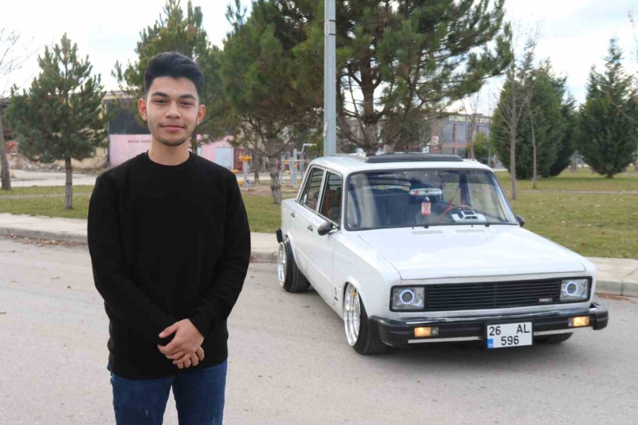 Sıfır Araçlarda Olmayan Cam Tavanı 34 Yaşındaki Aracına Yaptırdı