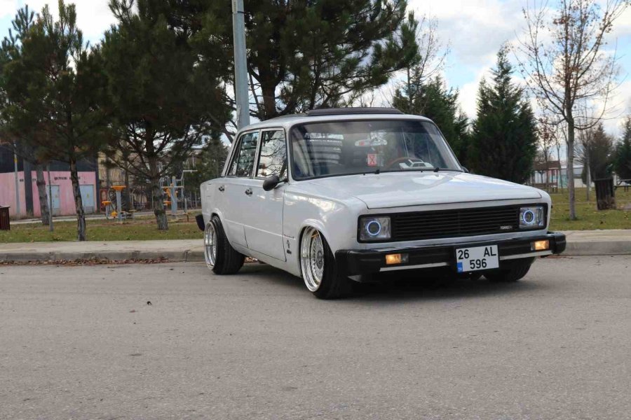 Sıfır Araçlarda Olmayan Cam Tavanı 34 Yaşındaki Aracına Yaptırdı