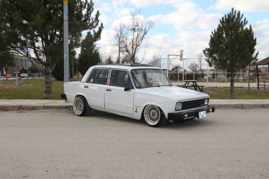 Sıfır Araçlarda Olmayan Cam Tavanı 34 Yaşındaki Aracına Yaptırdı