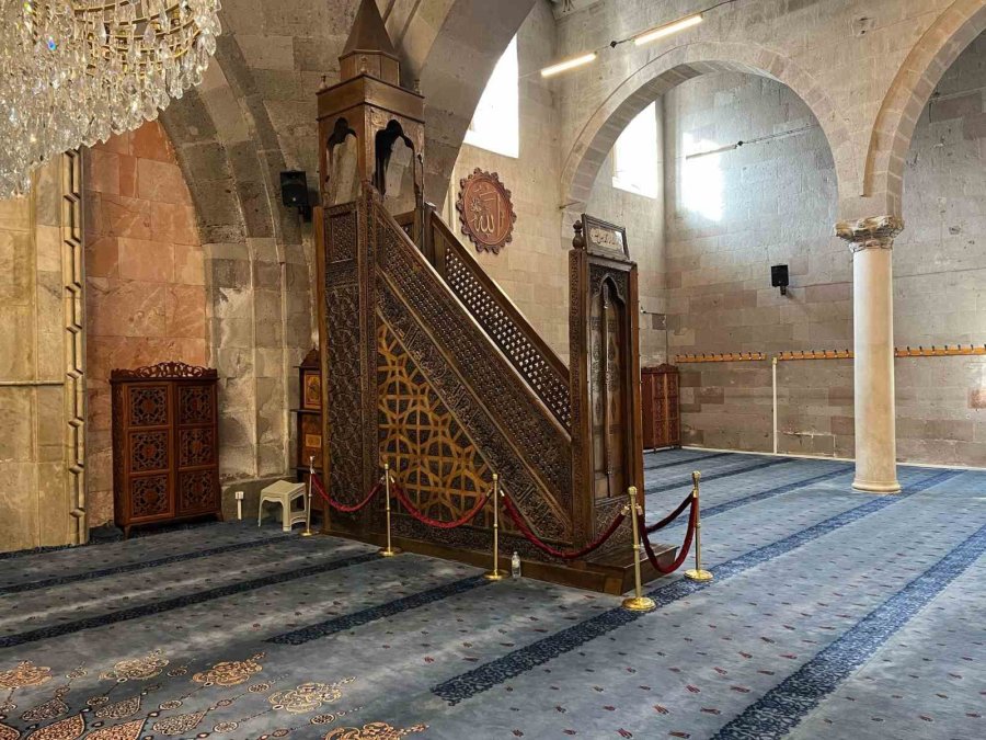 890 Yıllık Cami-i Kebir’in ’7 Tuğla’ Hikayesi