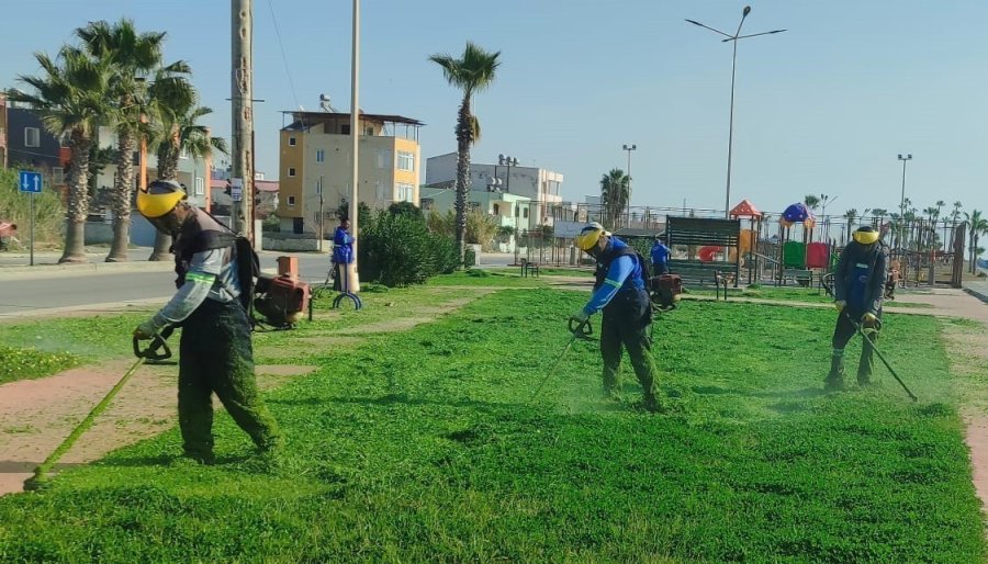Akdeniz’de Park Ve Yeşil Alanlar Bakımdan Geçiriliyor