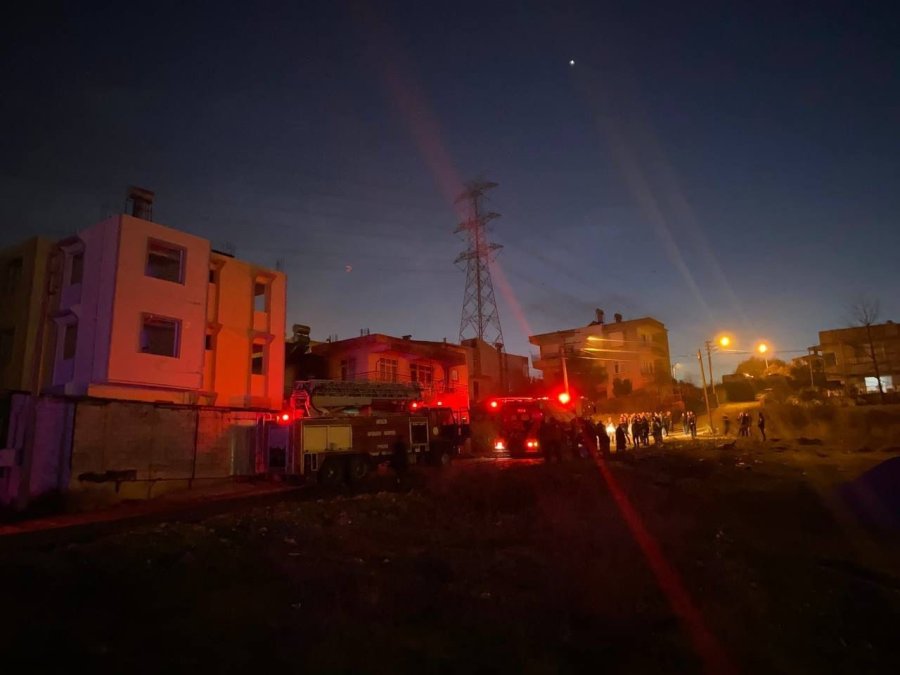 Babasının Evini Yakıp, Elinde Av Tüfeğiyle İtfaiyecilerin Yangına Müdahalesini Engelledi