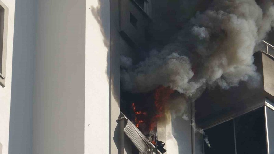 Nezihe Ninenin Unutkanlığı Apartman Sakinlerini Sokağa Döktü