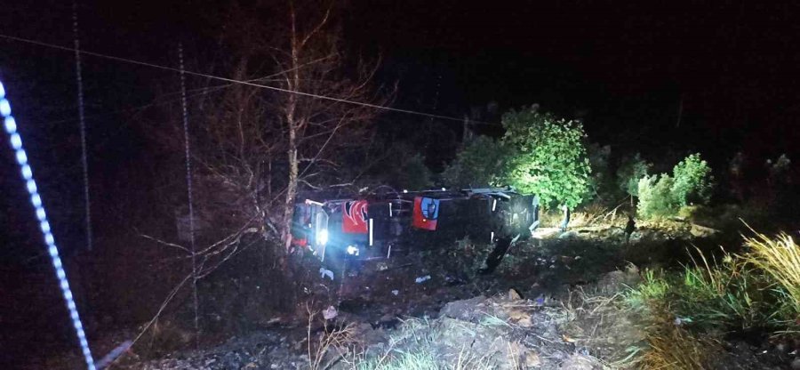 Antalya’da Yolcu Otobüsü Şarampole Uçtu: 10’u Ağır 33 Yaralı