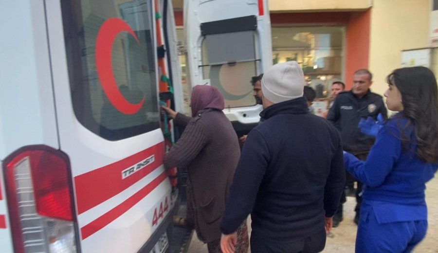 Yangına Kahvaltıda Yakalandılar, Komşuları Tarafından Çıkartıldılar