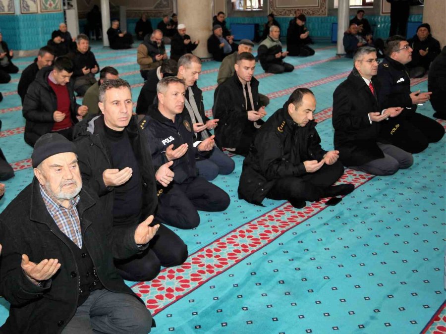 Depremde Hayatını Kaybedenler İçin Mevlid-i Şerif Programı Düzenlendi