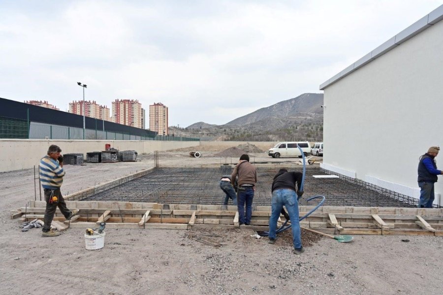 Kayseri Osb, Sağlık Merkezi Yanına 2 Eczane Yapımı İçin Kolları Sıvadı