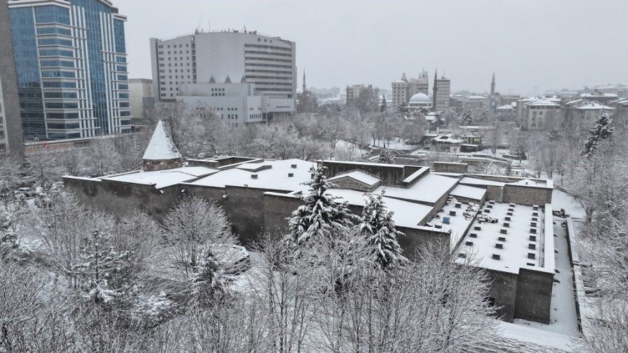 Başkan Çolakbayrakdar, "kar, Şehrimize Bereket Getirirken, Ulaşım Güvenliği İçin Yoğun Çalışıyoruz"