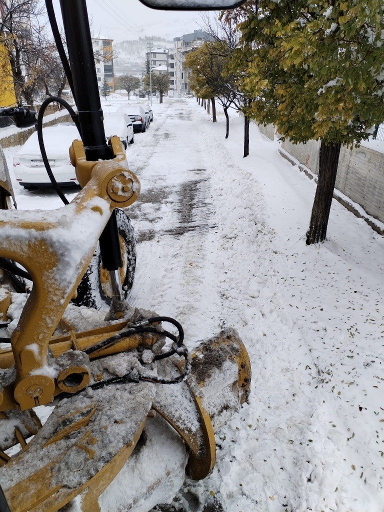 Başkan Çolakbayrakdar, "kar, Şehrimize Bereket Getirirken, Ulaşım Güvenliği İçin Yoğun Çalışıyoruz"