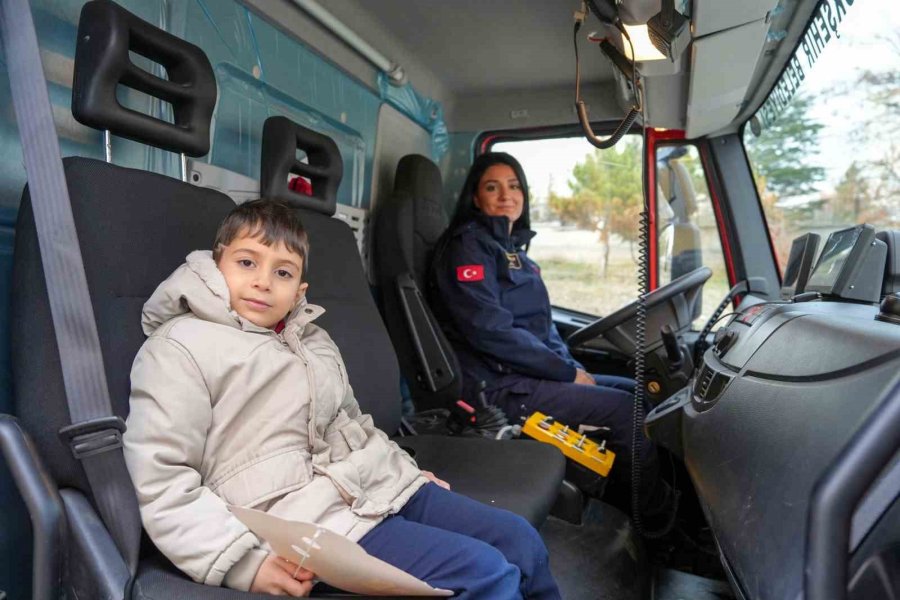 Başkan Ünlüce, Minik Ömer’in İsteğine Sessiz Kalmadı