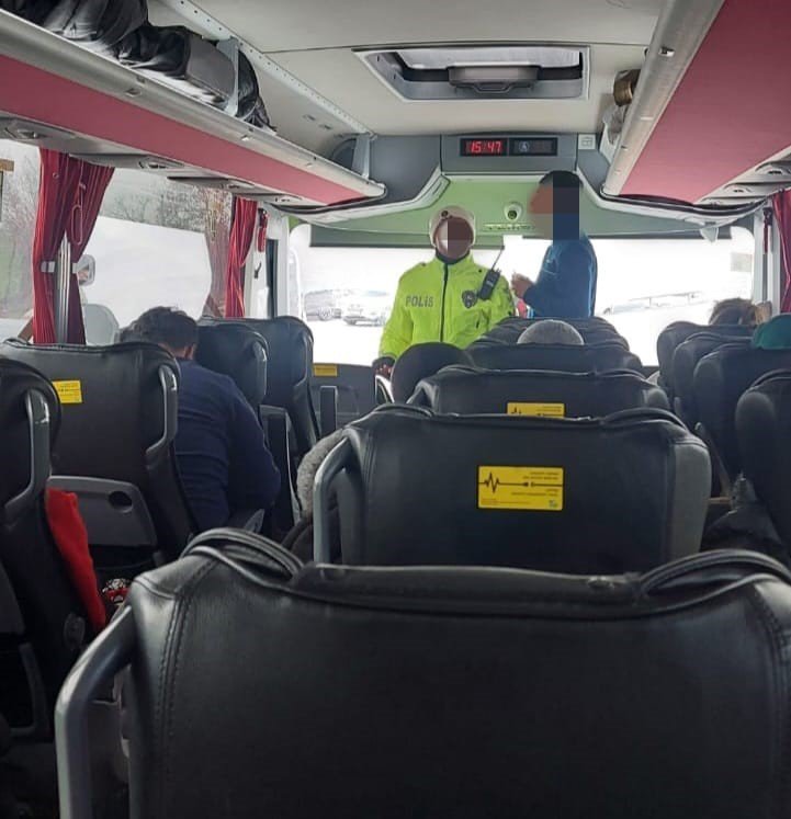 Polis Ekiplerince Bin 816 Otobüs Ve Şoförü Kontrol Edildi