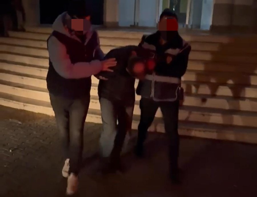 Mersin’de Hırsızlık Şüphelisi Güvenlik Kamerasından Yakalandı