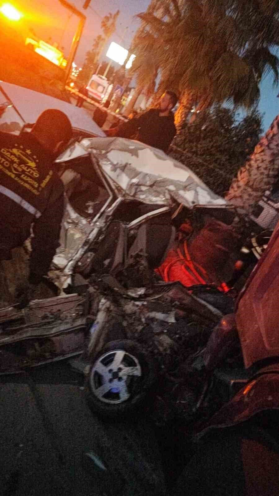 Mersin’de Feci Kaza: Kamyona Çarpan Tofaş Hurdaya Döndü, Sürücü Hayatını Kaybetti