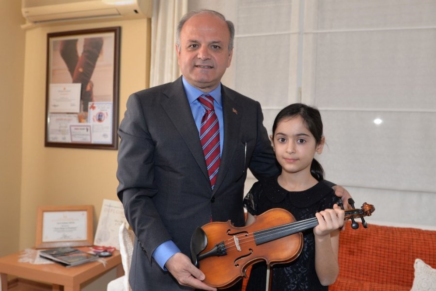 Mersinli Keman Sanatçısı Laçin Akyol, Geçirdiği Trafik Kazası Sonrası Hayatını Kaybetti