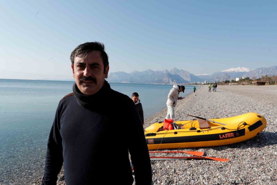 Rüzgara Yenik Düşerek Botla Açığa Sürüklenen 3 Kişiyi Deniz Polisi Kurtardı