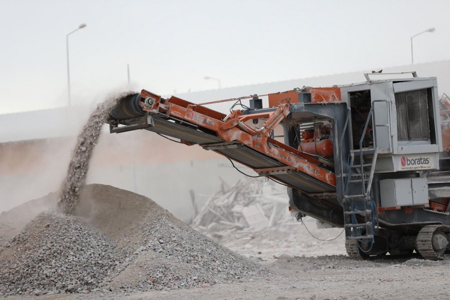 Karatay’da Parke, Bordür Taşları Ve Beton Atıkları Geri Dönüştürülüyor