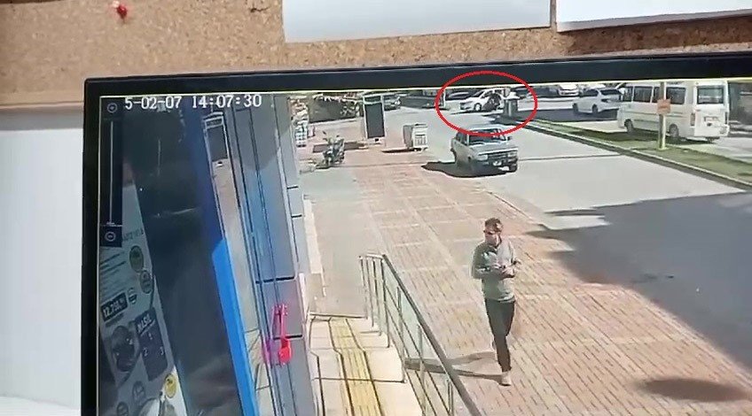 Antalya’da Motosiklet İle Otomobil Çarpıştı: 1 Ağır Yaralı