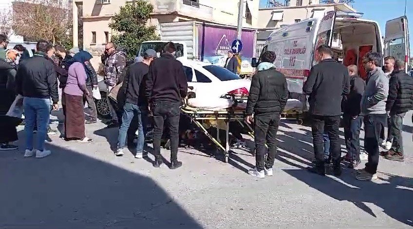 Antalya’da Motosiklet İle Otomobil Çarpıştı: 1 Ağır Yaralı