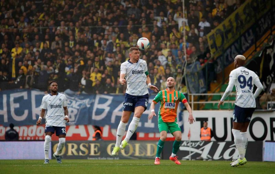 Trendyol Süper Lig: Alanyaspor: 0 - Fenerbahçe: 2 (ilk Yarı)
