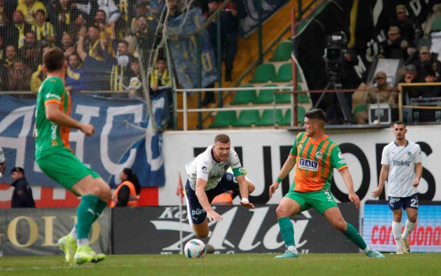 Trendyol Süper Lig: Alanyaspor: 0 - Fenerbahçe: 2 (ilk Yarı)
