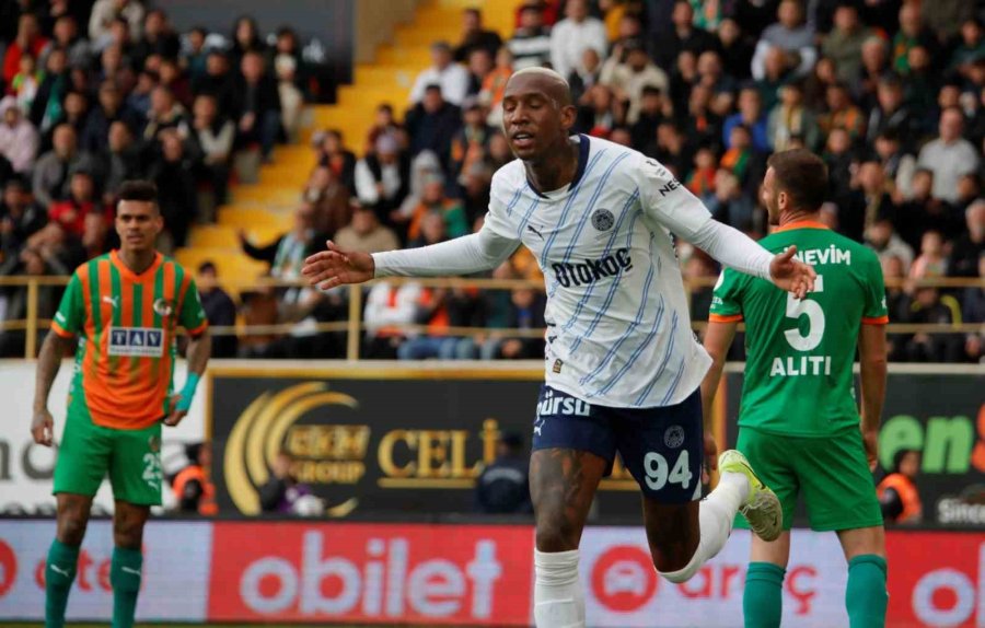 Trendyol Süper Lig: Alanyaspor: 0 - Fenerbahçe: 2 (ilk Yarı)