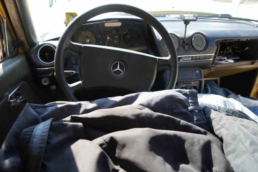 Sosyal Medyadan Tanışıp Evlenen 62 Yaşındaki Adam, 4 Aydır Hayatını Arabasının İçinde Geçiriyor