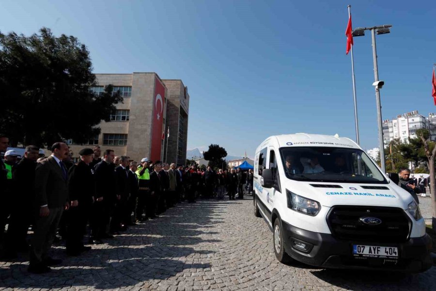 Babaya Son Bakış: Kazada Hayatını Kaybeden Polis Gözyaşlarıyla Uğurlandı