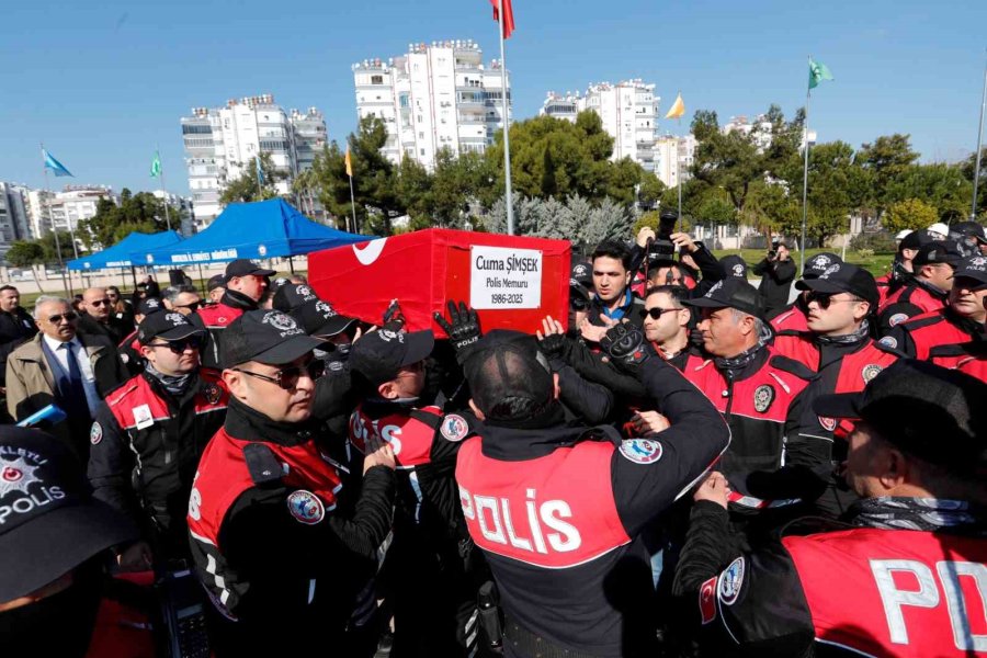 Babaya Son Bakış: Kazada Hayatını Kaybeden Polis Gözyaşlarıyla Uğurlandı