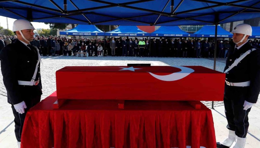 Babaya Son Bakış: Kazada Hayatını Kaybeden Polis Gözyaşlarıyla Uğurlandı