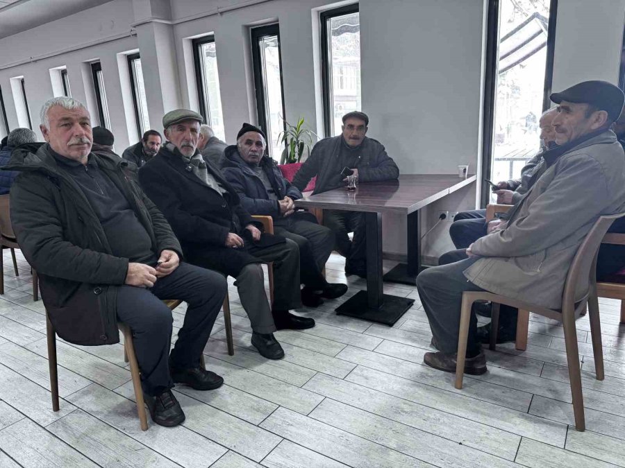 Emekli Kafeteryası Takdir Topluyor