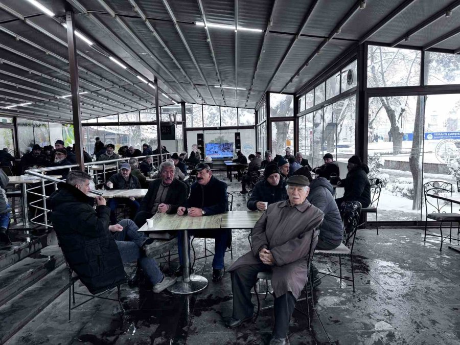 Emekli Kafeteryası Takdir Topluyor