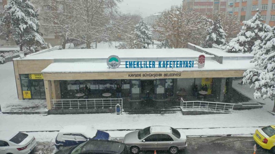 Emekli Kafeteryası Takdir Topluyor