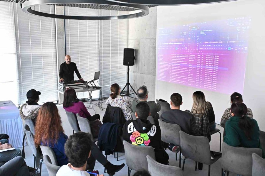 Muratpaşa Belediyesi’nden Genç Yeteneklere Dj Atölyesi