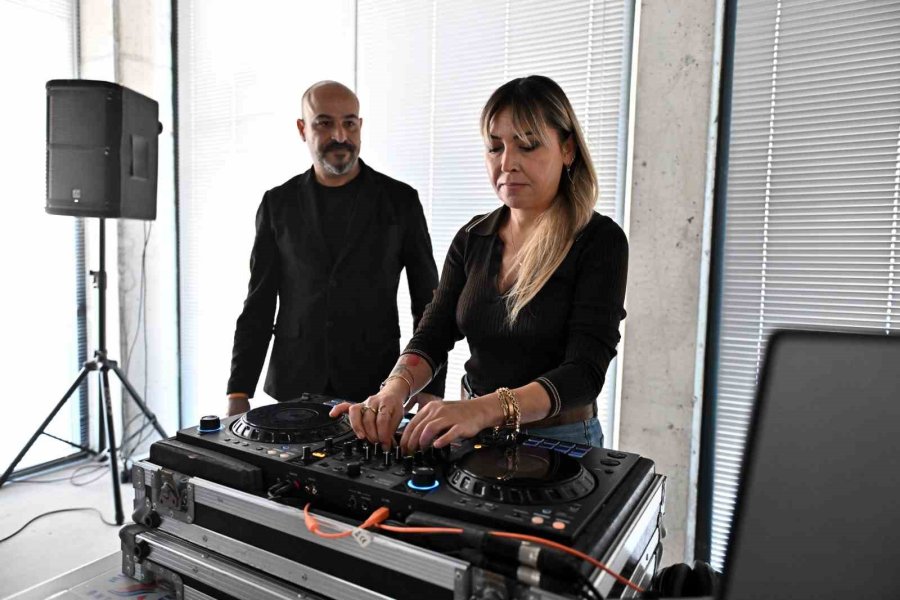 Muratpaşa Belediyesi’nden Genç Yeteneklere Dj Atölyesi