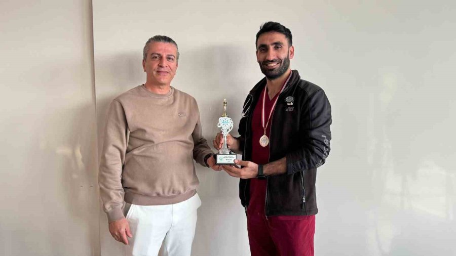 Alanya’da Sağlıkçılar Satranç Turnuvasında Bir Araya Geldi