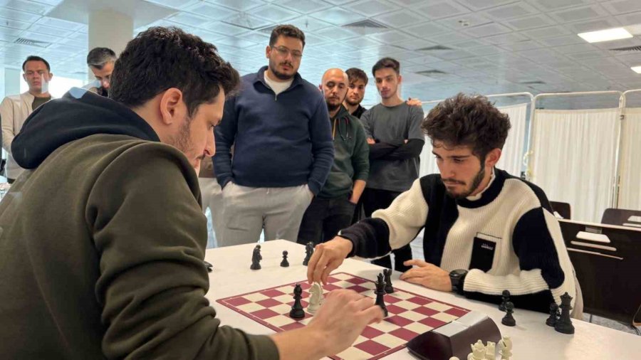 Alanya’da Sağlıkçılar Satranç Turnuvasında Bir Araya Geldi