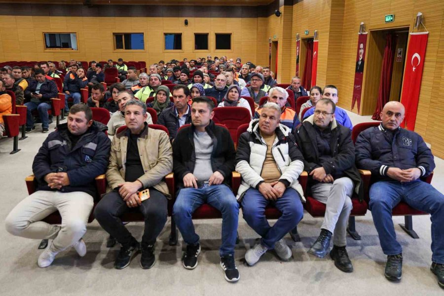 Manavgat Belediyesi’nden Temizlik Personeline İş Sağlığı Ve Güvenliği Eğitimi