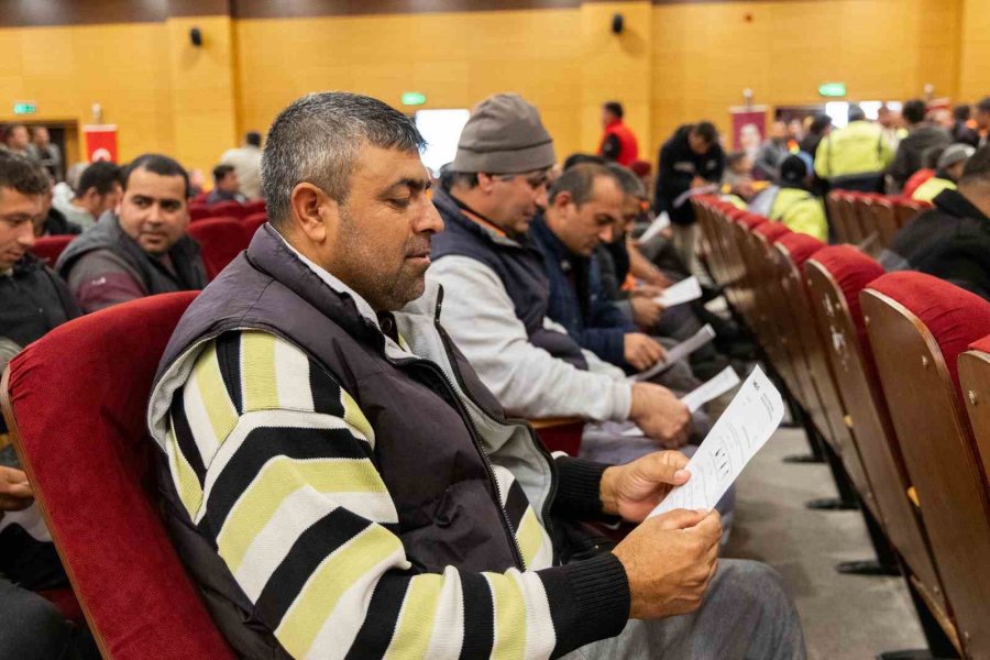 Manavgat Belediyesi’nden Temizlik Personeline İş Sağlığı Ve Güvenliği Eğitimi