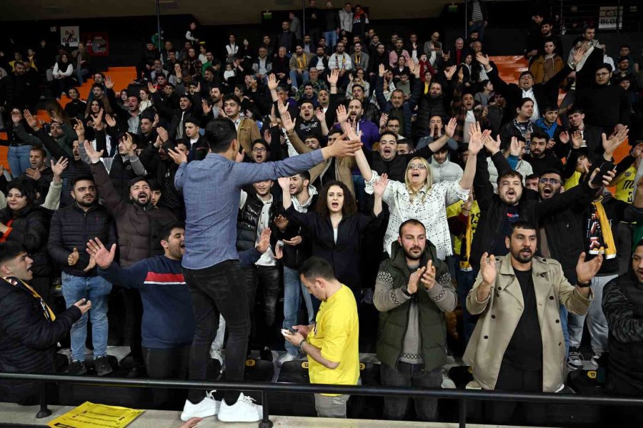 Basketbol Erkekler Türkiye Kupası: Mersin Spor: 101 - Tofaş: 95