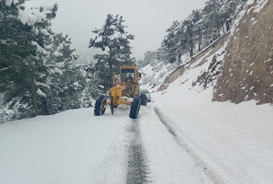 70 Mahalle Yolunu Ulaşıma Açan Büyükşehir, Kırsalda Kapalı Yol Bırakmadı