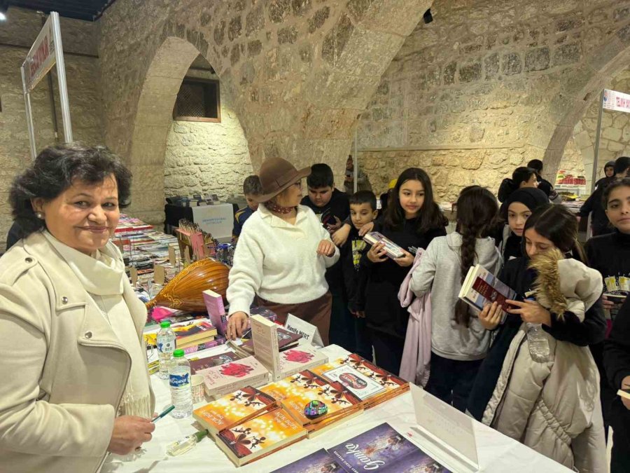 Mersin 1. Kitap Ve Kültür Günleri Etkinliği Sürüyor