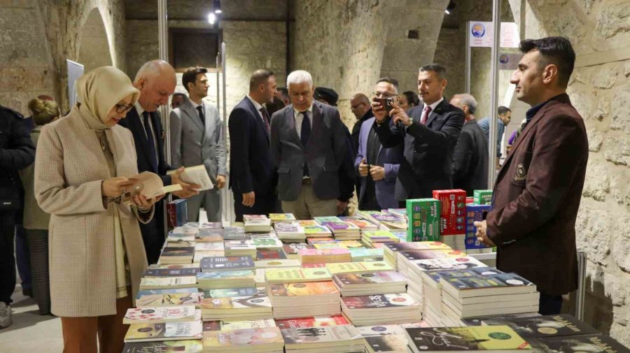 Mersin 1. Kitap Ve Kültür Günleri Etkinliği Sürüyor