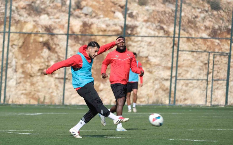 Atakaş Hatayspor, Alanyaspor Maçı Hazırlıklarını Sürdürdü