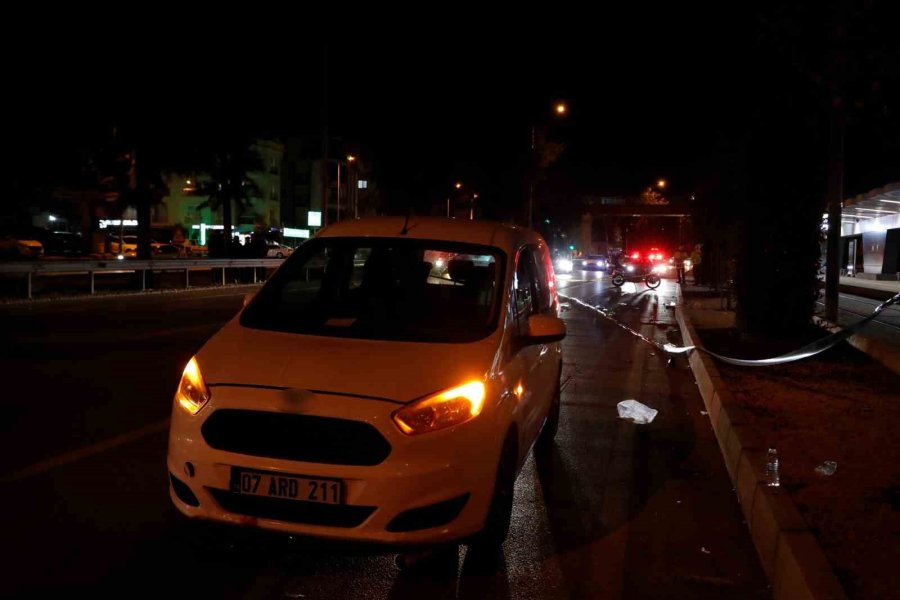 Yolun Karşısına Geçmek İsteyen Yayaya Önce Motosiklet, Ardından Araç Çarptı