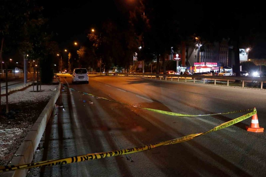 Yolun Karşısına Geçmek İsteyen Yayaya Önce Motosiklet, Ardından Araç Çarptı