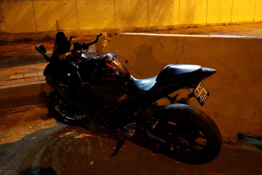 Yolun Karşısına Geçmek İsteyen Yayaya Önce Motosiklet, Ardından Araç Çarptı