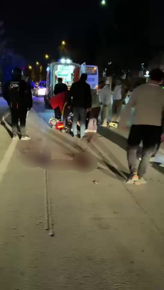 Yolun Karşısına Geçmek İsteyen Yayaya Önce Motosiklet, Ardından Araç Çarptı